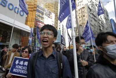香港少年因侮辱中國國旗而入獄